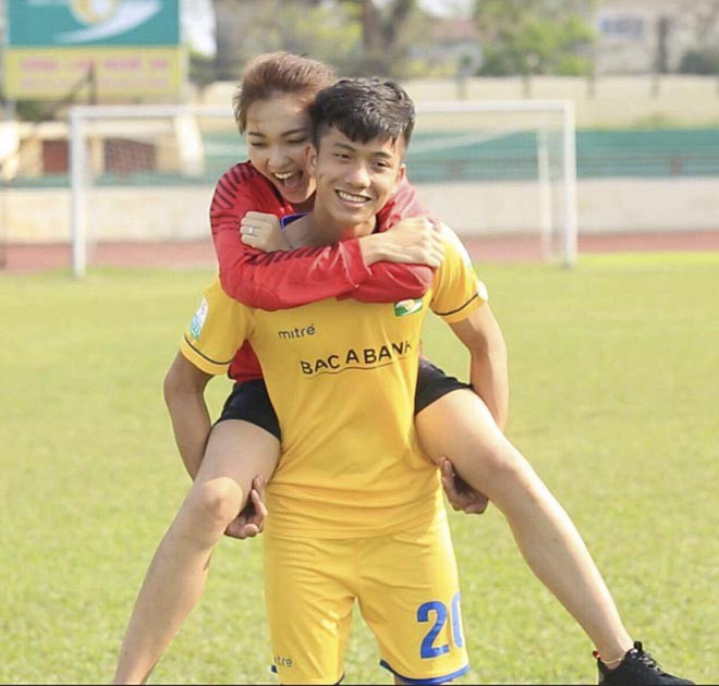 Sau đó, Ngọc Nữ còn đăng status "Được lắm Nữ, thỉnh thoảng lại cho IQ đi du lịch" như một lời tự trách về lơ đãng nên đăng hình sai tài khoản.