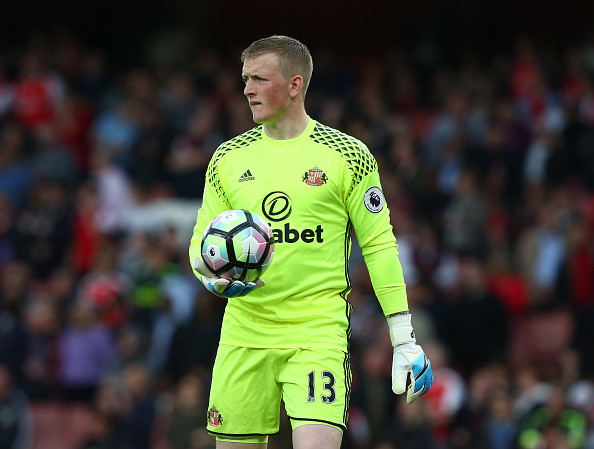 Theo Sunday Express, trước viễn cảnh mất David de Gea khi thủ thành người Tây Ban Nha sắp đáo hạn hợp đồng, MU đã lên kế hoạch chiêu mộ Jordan Pickford với giá 70 triệu bảng.