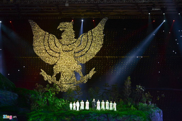 Lễ khai mạc ASIAD: 10.000 người biểu diễn, một tỷ người xem: Lễ khai mạc ASIAD 2018 được tổ chức hoành tráng với sân khấu lớn nhất thế giới, hơn 10.000 người tham gia và có những bất ngờ thú vị trong đó số người xem lên đến 1 tỷ mang tới thành công cho buổi lễ.