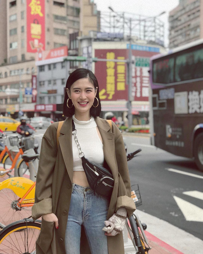 Grace Buchita là cái tên vô cùng đặc biệt trong số những hot girl của Thái Lan. Mỹ nữ tuổi 30 này luôn xuất hiện với hình ảnh khỏe khoắn trong những bộ thời trang khiến nhiều người không biết được cô đã bước sang "tuổi băm".