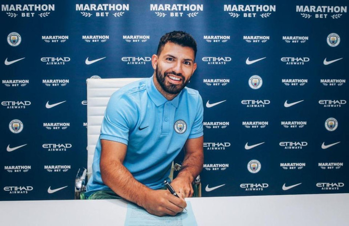 Sergio Aguero vừa đặt bút ký vào bản hợp đồng gia hạn thêm 1 năm với đội chủ sân Etihad. Điều đó đồng nghĩa, Kun Aguero sẽ khoác áo Man City đến năm 2021.