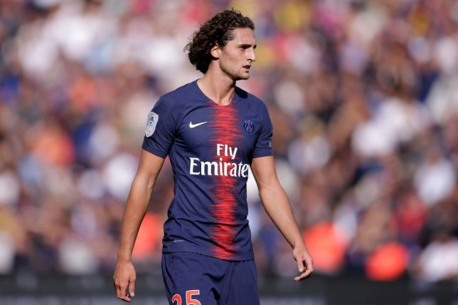Sau khi làm loạn đòi đến Barca và bị chủ sân Nou Camp quay lưng, Adrien Rabiot lại khiến PSG khó chịu khi đòi đến Man City.