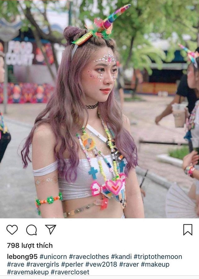 Thảm họa EDM hồ Tây đã trôi qua được hơn 1 tháng và nó dần trôi qua trong trí nhớ của nhiều người. Nhưng mới đây, chương trình "Trip to the moon" lại được khơi lại khi dân mạng truy tìm được hình ảnh cô gái 9X xinh đẹp,