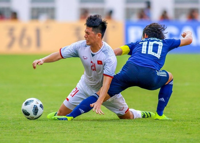Đình Trọng là người duy nhất có khả năng đá thòng trong hàng thủ ba người của Olympic Việt Nam. Phán đoán nhanh nhạy, tốc độ tốt, và kỹ năng tranh chấp bóng khôn ngoan.