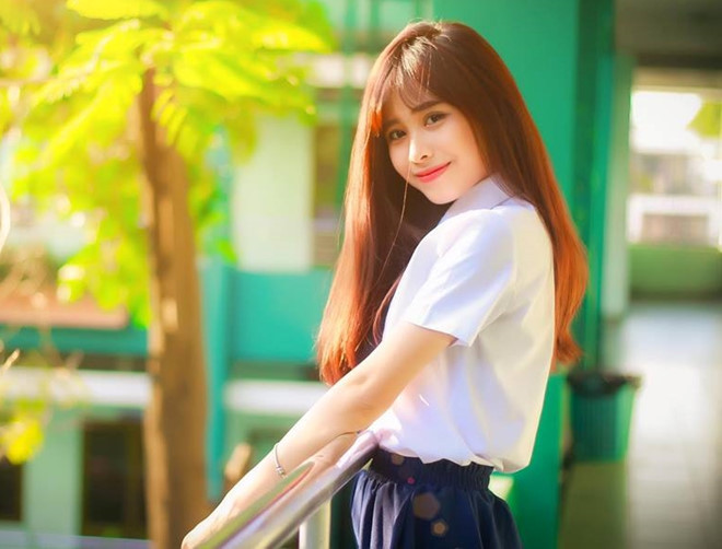 Bước sang năm học lớp 12, Phương Dung là người có số điểm cao nhất khi thi vào ngành Múa, trường Văn hóa Nghệ thuật Quân đội tại Hà Nội.