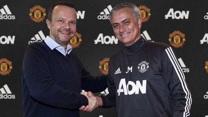 Trang chủ M.U vui mừng thông báo đã gia hạn hợp đồng thành công với HLV Mourinho. Theo đó, hợp đồng này sẽ giữ Mourinho ở lại Old Trafford đến năm 2020, cùng điều khoản gia hạn thêm một năm tiếp theo.