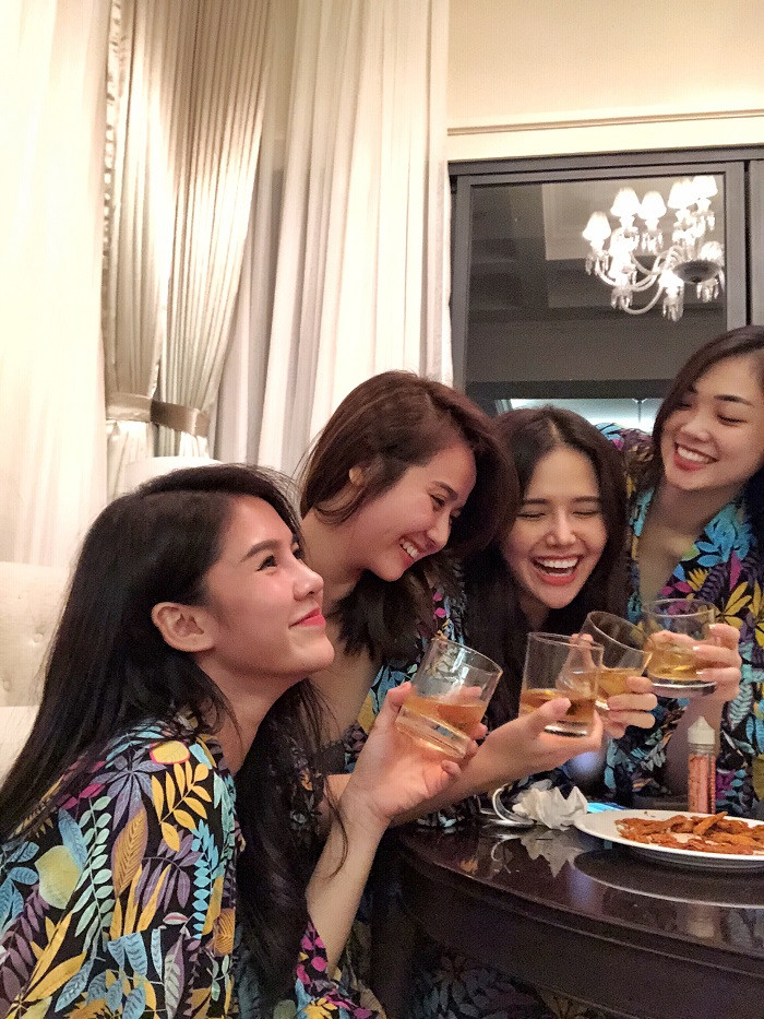 Để được bê nguyên những gì đáng yêu ngoài đời thực và những trải nghiệm của cả ba cô hot girl xinh đẹp đã gặp ở cuộc sống vào phim.