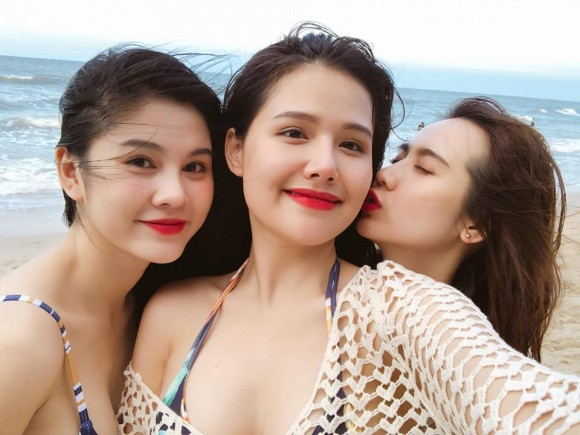 Khoe dáng với bikini, hội hotgirl đời đầu ai cũng trẻ trung, hấp dẫn với vòng eo con kiến cùng vòng 3 cực nuột nà.