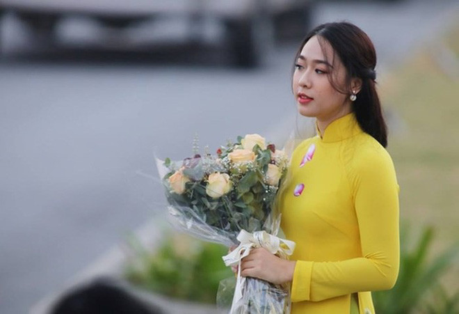 Hà My cũng chính là cô gái từng bị cư dân mạng "săn lùng" sau buổi lễ đón Tổng thống Donal Trump tại Đà Nẵng hồi tháng 11/2017.