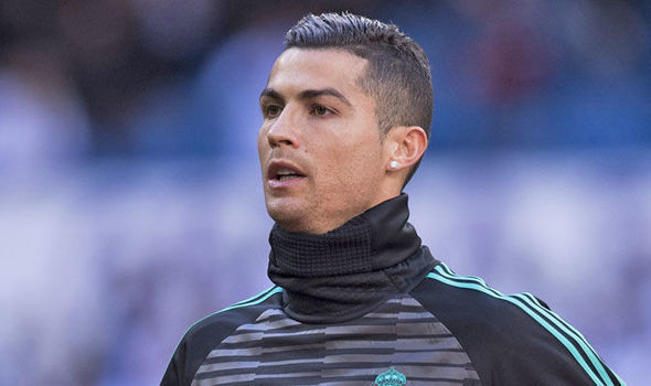 Tin chuyển nhượng bóng đá từ Marca, Ronaldo đang xem xét khả năng gia nhập Chelsea hè tới vì anh hiểu rằng, M.U không muốn thâu nạp anh do vấn đề tuổi tác. Ảnh: Marca