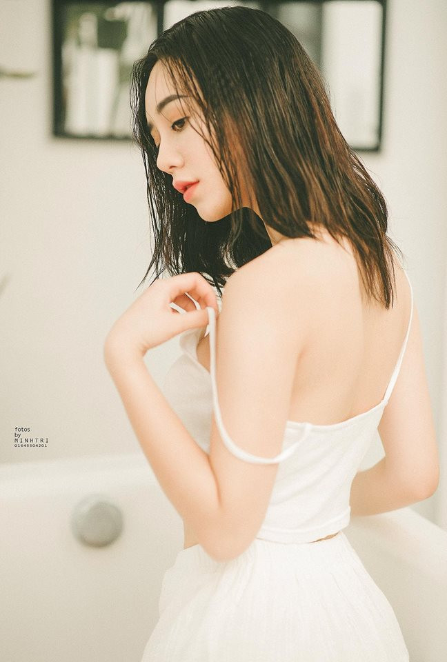 Trong phần 2 của phim Quỳnh búp bê, Đào - em gái Lan cave do hot girl Quỳnh Kool thủ vai có nhiều đất diễn hơn, cô nàng này chiếm tình cảm của người xem nhờ diễn xuất tự nhiên và nhan sắc xinh đẹp không phải bàn cãi.