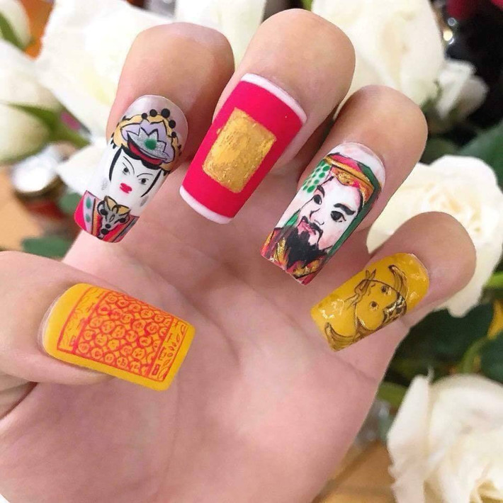 Theo quan niệm dân gian, tháng bảy âm lịch hay còn gọi là tháng cô hồn là tháng có nhiều tai họa nếu không cẩn thận. Cũng vì lý do này mà dân mạng nghĩ ra đủ trò để "ăn theo" sự kiện này. Mới đây nhất là bộ móng tay với tiền vàng, đô-la âm phủ nhìn thấy thôi đã rợn hết người.