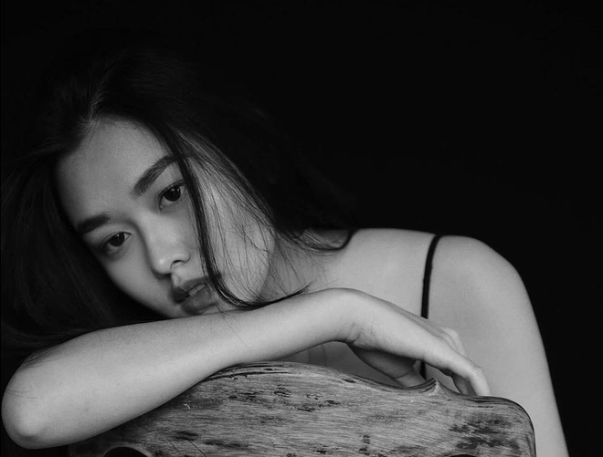 "Có lẽ bắt đầu từ đó, mình có sự thích thú và cũng không gặp nhiều khó khăn với công việc này. Những shoot hình đầu tiên mình tham gia là vào khoảng 1 năm trước, trong một dự án thời trang của chị gái". Tường San cho biết thêm