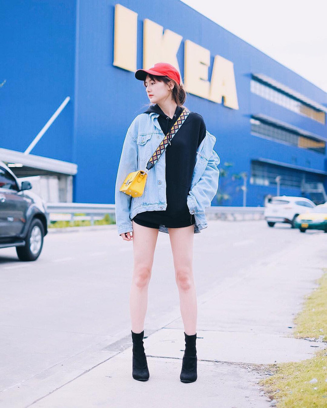 Không quá nổi bật trong vai trò blogger sắc đẹp nhưng Sinesyn lại được nhiều người chú ý tới trong vai trò người mẫu ảnh với "vũ khí có tính sát thương cao" chính là vòng eo cực chuẩn của mình.