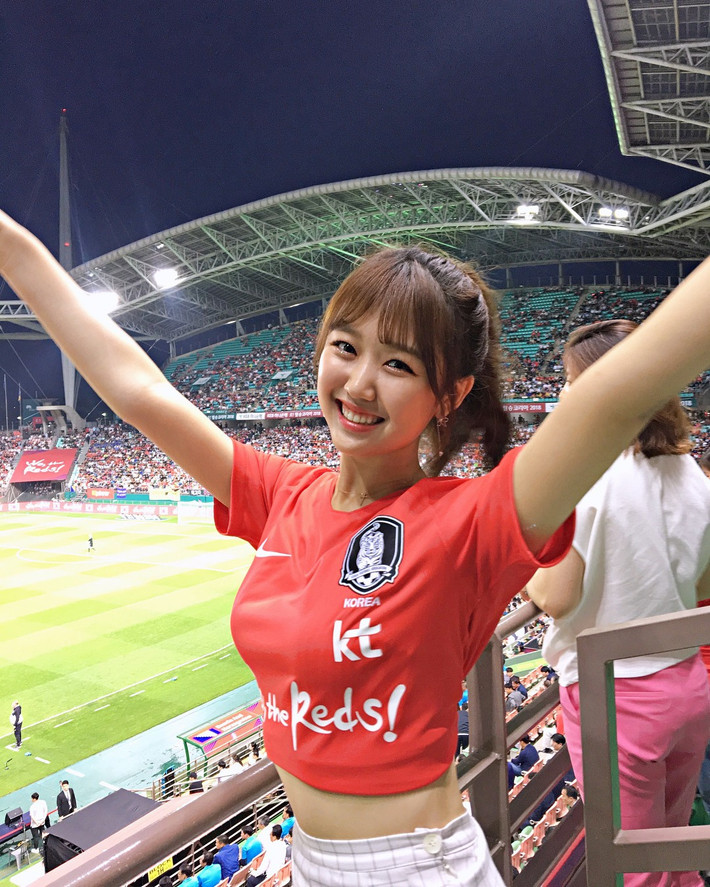 Nét đẹp Á châu của các cô gái Hàn Quốc không thể thiếu trên các khán đài World Cup 2018.
