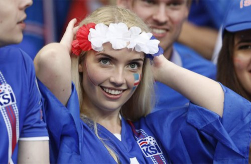 Fan của Iceland mang vẻ đẹp của những cô gái phía Bắc bán cầu.