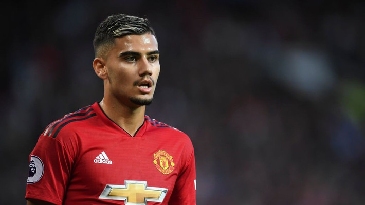 West Ham lúc này được cho là cái tên rất có hứng thú với Pereira thế nhưng mới đây, đích thân chủ tịch CLB Santos lên tiếng xác nhận đại diện xứ sở Samba đang có những trao đổi với cha của tiền vệ MU này để đưa anh về Brazil.