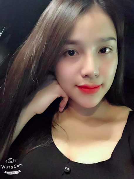 Trong một dòng status vào đầu tháng 8, Khánh Linh đã viết: "Cả đời này, gặp được một người đối xử tốt với bạn thì khá dễ dàng. Nhưng để gặp được một người đối xử tốt với bạn từ đầu đến cuối thì rất khó" khiến nhiều người càng trở nên tin rằng chính cô nàng này là người đang nắm giữ trái tim của chàng trung vệ đội tuyển Olympic Việt Nam.