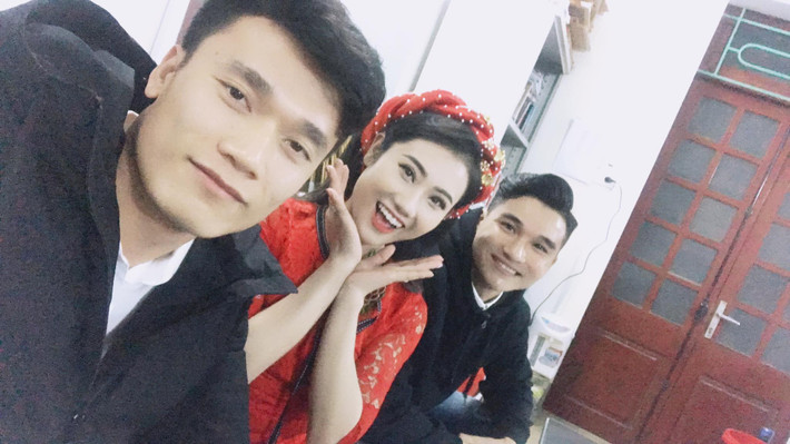 Ngay sau khi đăng tải, nhiều fan đã bình luận khá tiêu cực về status này của Huyền Thương và cho rằng cô bạn này đang mượn danh những người nổi tiếng để pr cho chính bản thân mình.