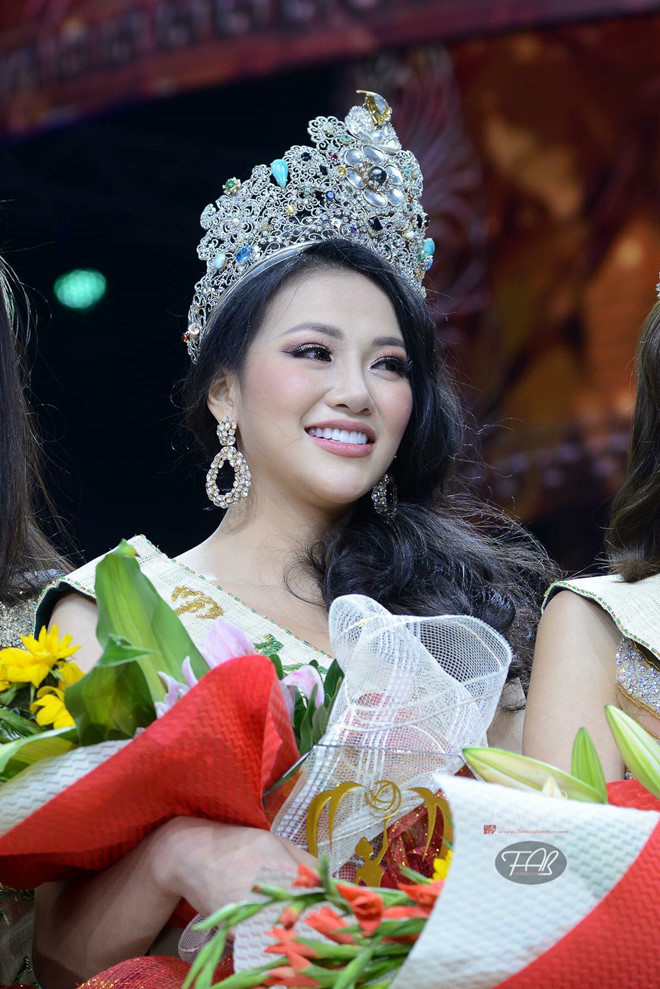Ngay sau khi đăng quang, Hoa hậu Phương Khánh được dân mạng truy tìm những hình ảnh đời thời của cô nàng này đã được tìm thấy và đăng tải rộng rãi trên MXH, cùng với đó là những đánh giá về nhan sắc của tân Hoa hậu Trái đất 2018 cũng được đưa ra.