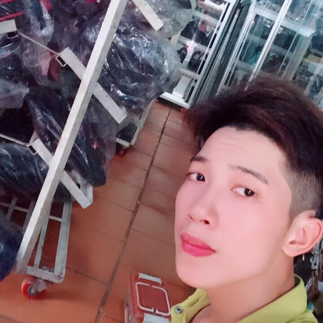 Còn nickname Hoang Dung chia sẻ: "bố bạn vui tính quá, mong rằng sẽ còn thêm nhiều bản cover nữa của hai bố con".