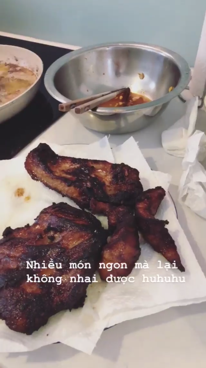 Salim có lẽ là người éo le nhất mùa lễ hội này khi cô nàng này vừa nhổ răng khôn vào ngày ngày 29/4. Thế nên, cô nàng liên tục đăng một loạt story đồ ăn kèm caption dở khóc dở cười vì bao nhiêu món ngon bày ra trước mắt mà không được đụng vào.