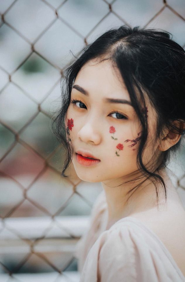 Trái ngược với vẻ đẹp nữ tính của Minh Thư, Trúc Như lại là cô nàng tomboy cực kì mạnh mẽ. Cô bạn này thường xuất hiện với vẻ ngoài ngầu với những bộ trang phục cá tính.