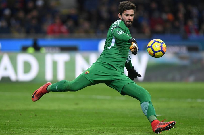 Alisson đang thi đấu ấn tượng tại Roma và có thể ra đi nếu nhận được lời đề nghị khoảng 30 triệu bảng từ Liverpool. Ảnh: Calcio