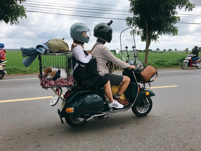 Chàng trai Sài Gòn với những hình ảnh chế lồng cho thú cưng gắn vào xe du lịch phượt muôn nơi đó là Trần Lê Minh Trúc (sinh năm 1992).