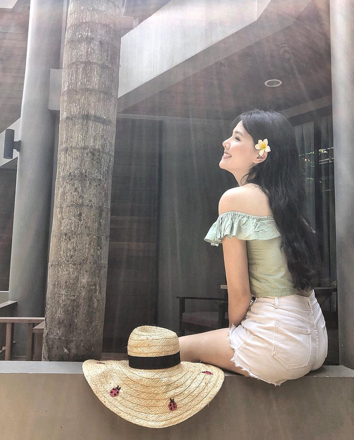 Hot girl Phanh Lee được yêu thích qua các bộ phim truyền hình dành cho giới trẻ, nổi bật trong đó có "Trái tim có nắng" hay gần đây nhất là "Yêu thì ghét thôi".