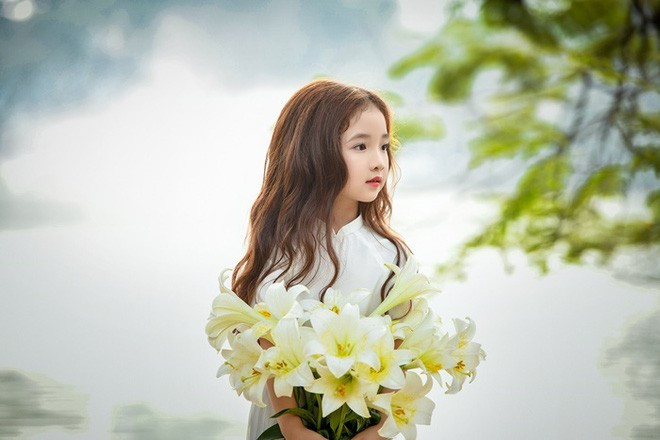 Thông tin bé Hà Vy từng xuất hiện trong MV ca nhạc "Say you do" của ca sỹ Tiên Tiên được chính mẹ của bé, chị Hương Ly cho biết: "Đúng là năm 2 tuổi con có tham gia MV ca nhạc đó. Ngoài ra, con còn làm mẫu nhí chụp ảnh thời trang, cũng từng tham gia chương trình Siêu sao tài năng nhí trong vai trò đồng hành."