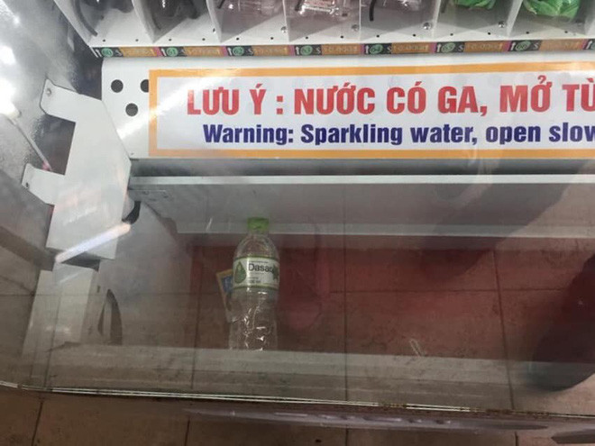 Nhiều người khi hàng nước bị kẹt lại, sau đó còn cố mua thêm để mấy chai nữa để ''giải cứu'' chai thứ nhất nhưng lực bất tòng tâm, sai càng thêm sai.
