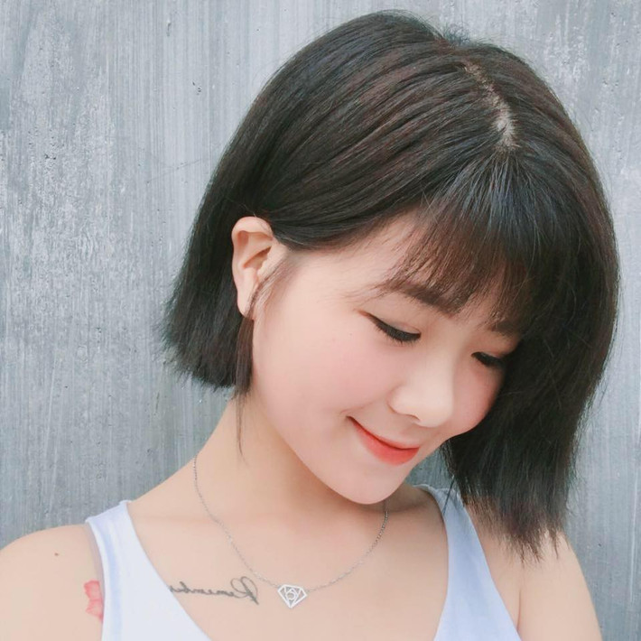 Trên trang cá nhân của mình, Yến Nhi đang sở hữu hơn 60 ngàn lượt theo dõi. Yến Nhi rất đam mê ca hát và thường đi hát acoustic ở quán cà phê, hát tại event.
