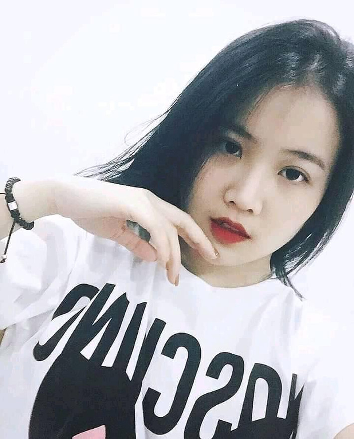 Nhiều dân mạng nhận định Hoàng Anh chính là người đáng ghen tỵ nhất thời điểm này vì cô đã chiếm được 1 trong những trái tim của các cầu thủ U23 Việt Nam.