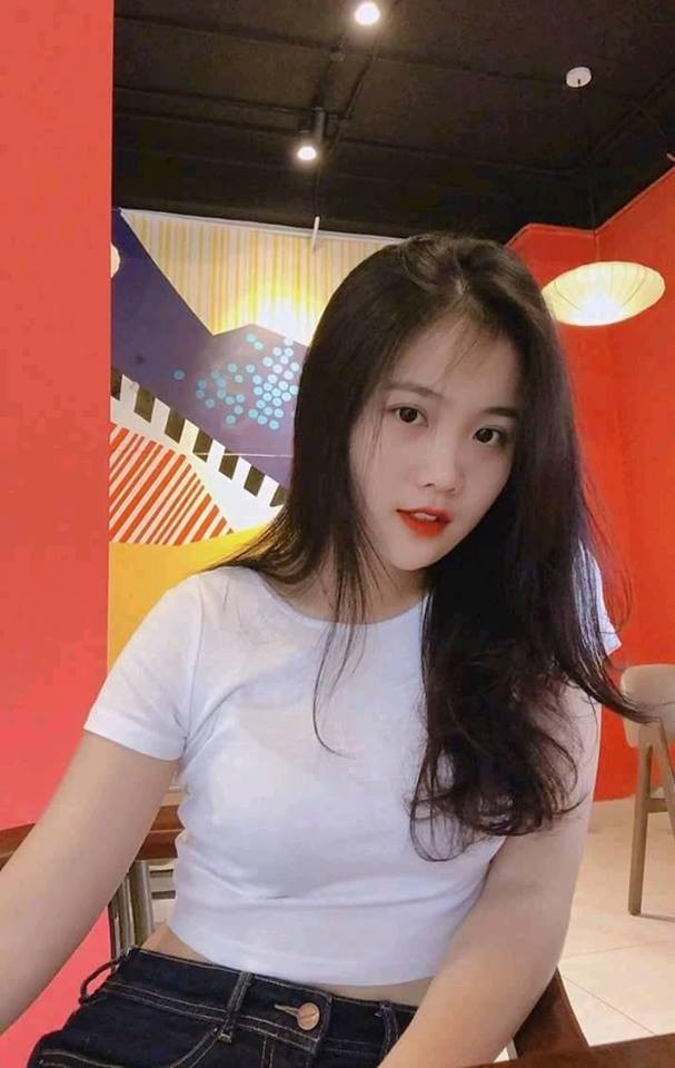 Sở hữu cặp mắt to, gương mặt trái xoan cùng đôi môi nhỏ nhắn, fan đánh giá Hoàng Anh và Văn Hậu rất đẹp đôi.