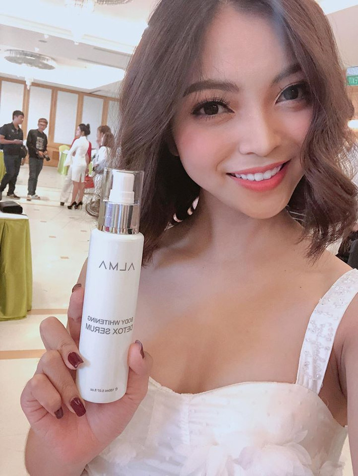 Sự bức xúc của cư dân mạng mạnh mẽ tới mức, mỗi lần Nhật Lê đăng quảng cáo cho bất kỳ sản phẩm nào, y như rằng sẽ có hàng loạt người xuất hiện để sỉ vả cô nàng về chất lượng sản phẩm.