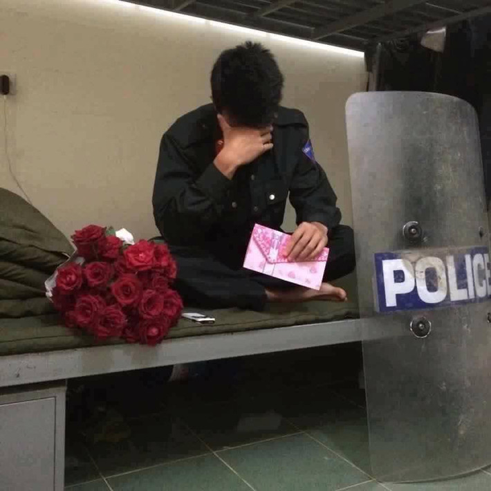 Cảm giác chung của các chàng lính này đó là khá buồn bã. Họ cảm thấy mình bị phản bội. Bởi trước khi đi nghĩa vụ, các chàng và người yêu còn hẹn nhau 2 năm rồi sẽ về để tiếp tục. Nhưng nay mọi chuyện đã đổi thay rất nhiều.