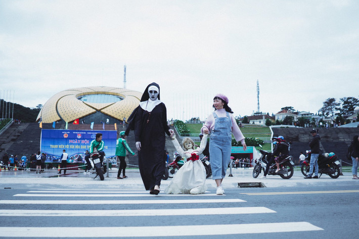 Cùng Valak và Annabelle đi khắp Đà Lạt là điều mà chắc không ai dám thực hiện ngoài Trang Hý.
