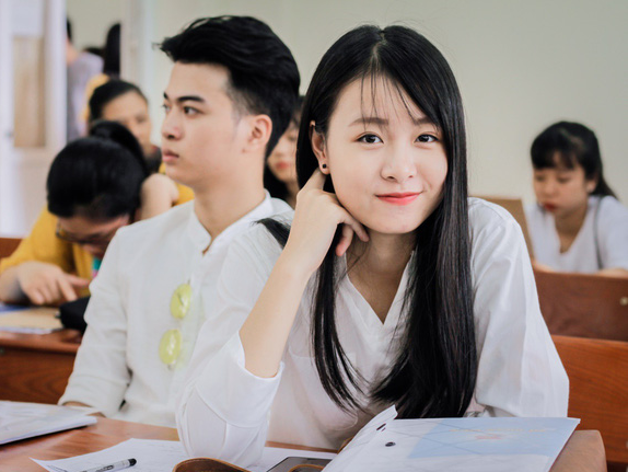 Vừa qua, Học viện Báo chí & Tuyên truyền đã tưng bừng tổ chức sự kiện chào đón tân sinh viên với hàng loạt các hoạt động như: check in photobooth Sóng Trẻ, du ca cùng Văn Nghệ Xung Kích, "Đùa chút thôi" với Sóng Trẻ Festival.