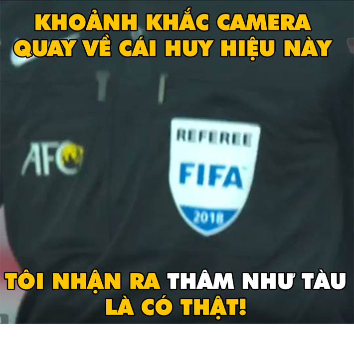 Cameramen của Trung Quốc luôn hướng vào trọng tài người Singapore sau khi bị cho là đã xử ép U23 Trung Quốc khiến họ bị loại và giờ là chơi bẩn U23 Việt Nam.