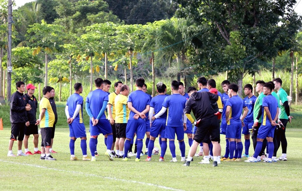Đội tuyển Việt Nam đã có 2 buổi tập tại Philippines trước khi chạm trán đội chủ nhà tại bán kết AFF Cup 2018. Trong những buổi tập này, HLV Park Hang-seo vẫn áp dụng 15 phút tập mở và 75 phút còn lại tập kín.