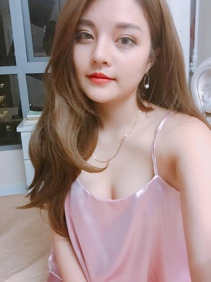 Trà My sinh năm 1995, đến từ Hà Tĩnh, hiện đang là sinh viên năm cuối trường Học viện Báo chí & Tuyên truyền Hà Nội.