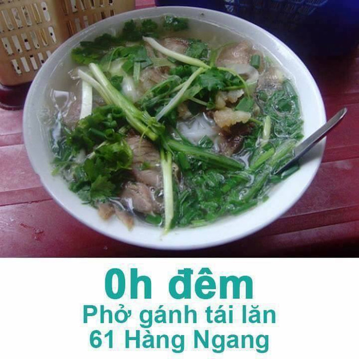 Ẩm thực Hà Nội và đặc biệt là món phở luôn là chủ đề chưa bao giờ hết nóng trên các trang mạng xã hội. Thậm chí, nhiều bạn trẻ tâm huyết còn lập ra hẳn những fanpage như "Hôm nay ăn gì?" hay "Hội suốt ngày hỏi bây giờ ăn gì nhỉ" để giải đáp nhu cầu ăn uống của các bạn trẻ.
