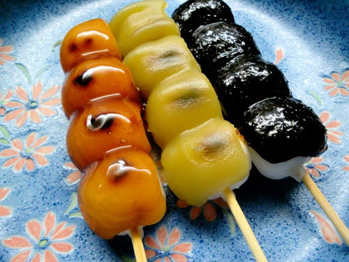 Bánh trôi giờ cũng có phiên bản xiên que cực bá đạo.
