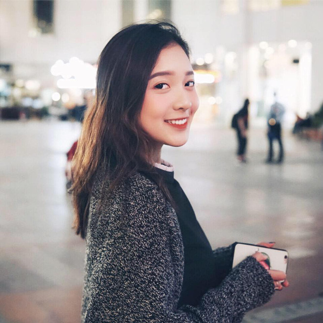 Phương Thảo bắt đầu với công việc MC truyền hình bằng ngôi vị quán quân của Speak Up (Cuộc thi tìm kiếm MC tài năng do Học viện Báo chí và Tuyên truyền tổ chức). Cô bạn 9X này chia sẻ: "Bước ra từ cuộc thi, mình đủ tự tin với việc giao tiếp giữa đám đông và còn phải rất nhiều thứ khác để học hỏi nếu muốn hoàn thành tốt công việc này".