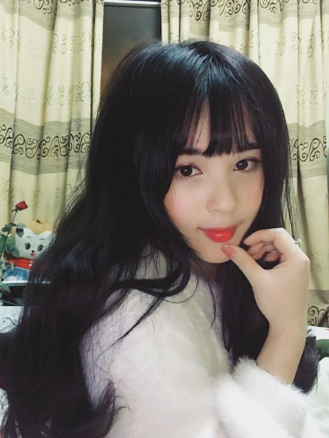 Trọng Đại được mệnh danh là hot boy số 1 của ĐT Olympic Việt Nam trong thời gian qua bởi vẻ điển trai và gương mặt sáng láng. Còn Huyền Trang thì quá quen mặt với thần thái và thân hình nóng bỏng, đặc biệt là sau khi tham dự cuộc thi Hoa hậu Đại dương 2017.