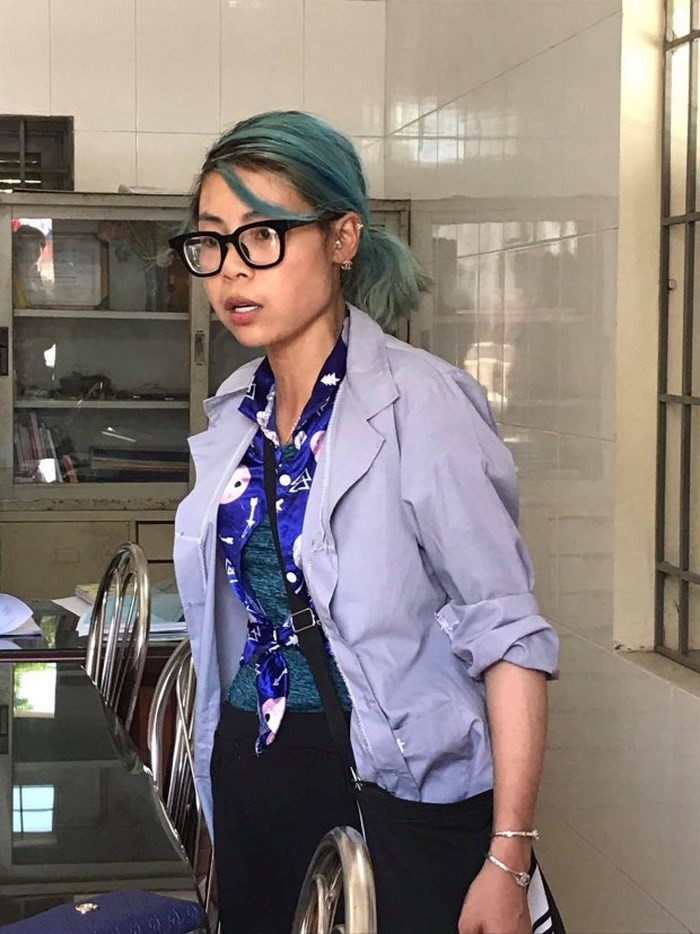 Trước đó, tối 29/6, hot girl Bella mang theo con đến phòng Trực ban của Công an quận Hoàn Kiếm cầu cứu vì cho rằng bị nhiều người dân vây đánh. Ngay sau đó, 2 mẹ con được chuyển xuống Công an phường Hàng Trống để giải quyết và gửi đến Trung tâm Bảo trợ xã hội I ngay trong đêm.