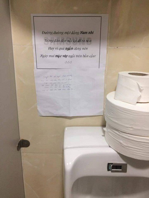 Đa số những biển báo trong toilet trên dùng để nhắc nhở những vị khách giữ vệ sinh chung.