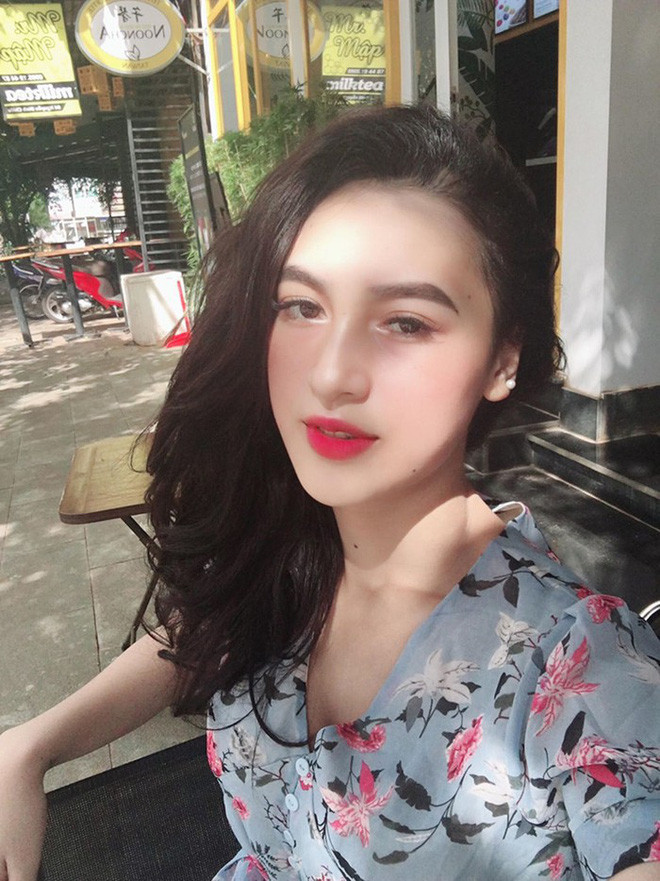 H Duyên Bkrông gây chú ý khi loạt ảnh chụp cùng hội bạn thân xinh đẹp trong trang phục truyền thống dân tộc của cô được chia sẻ trên mạng.