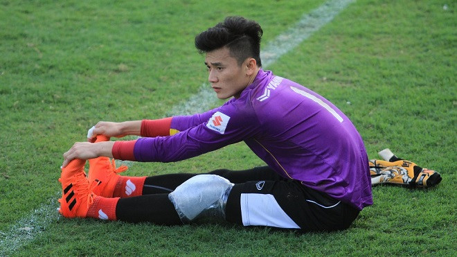 Để nhận xét về người hùng của U23 Việt Nam - Bùi Tiến Dũng, các HLV trong nước đều đánh giá điểm 10 bởi đây là một thủ môn có trách nhiệm với công việc. Thủ môn này thường xuyên nghiên cứu rất kĩ những băng ghi hình của các đối thủ trước khi xung trận và điều đó đã mang đến hiệu quả trong từng trận đấu mà thủ thành người Thanh Hóa này được đứng trong khung gỗ.